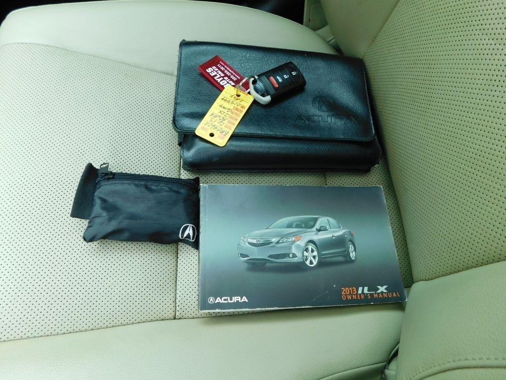 Acura ILX 5-Spd AT w/ Technology Package 2013