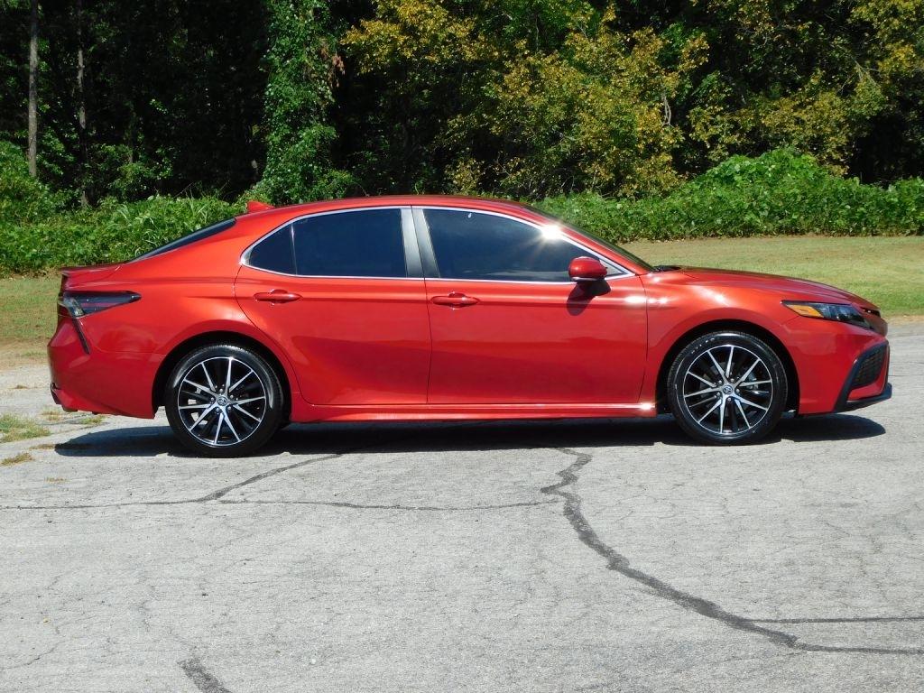 Toyota Camry SE 2023