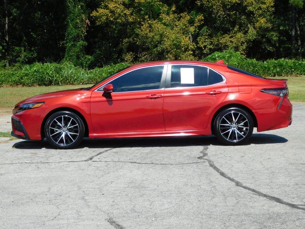 Toyota Camry SE 2023