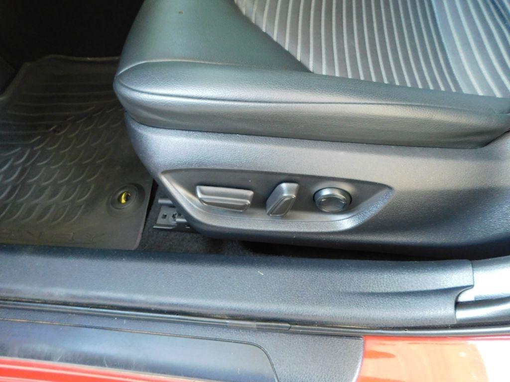 Toyota Camry SE 2023