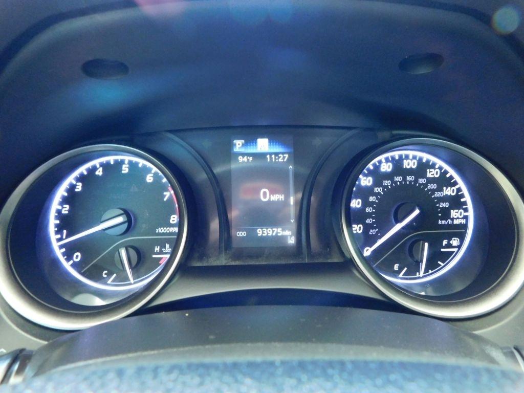Toyota Camry SE 2023