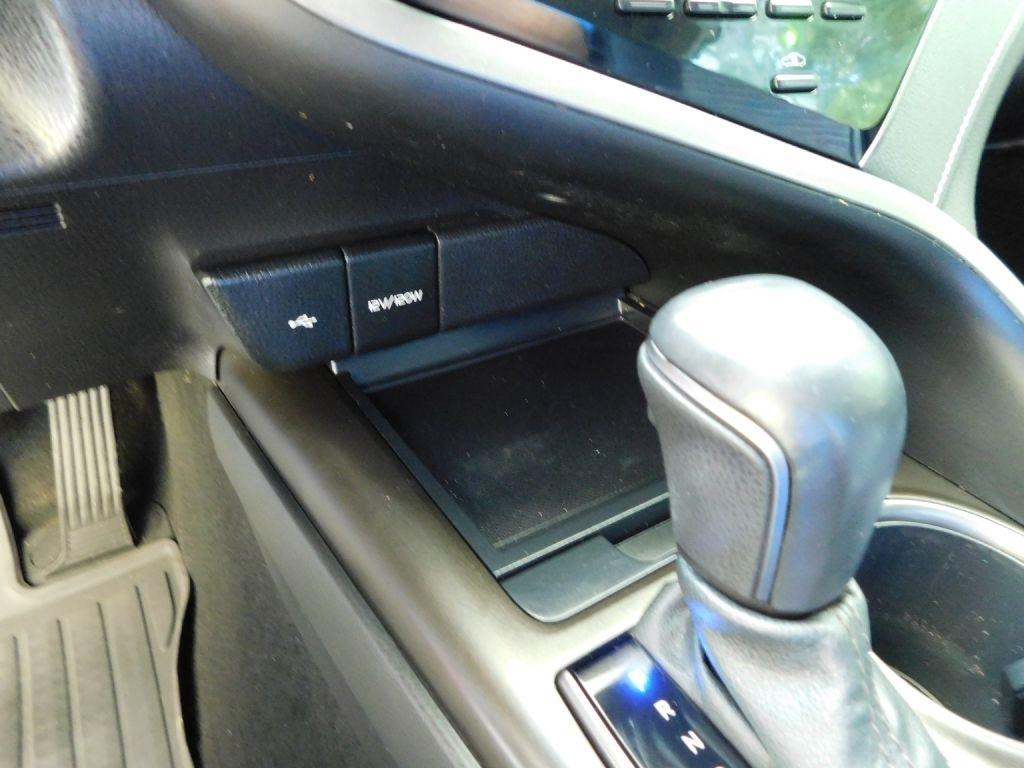 Toyota Camry SE 2023