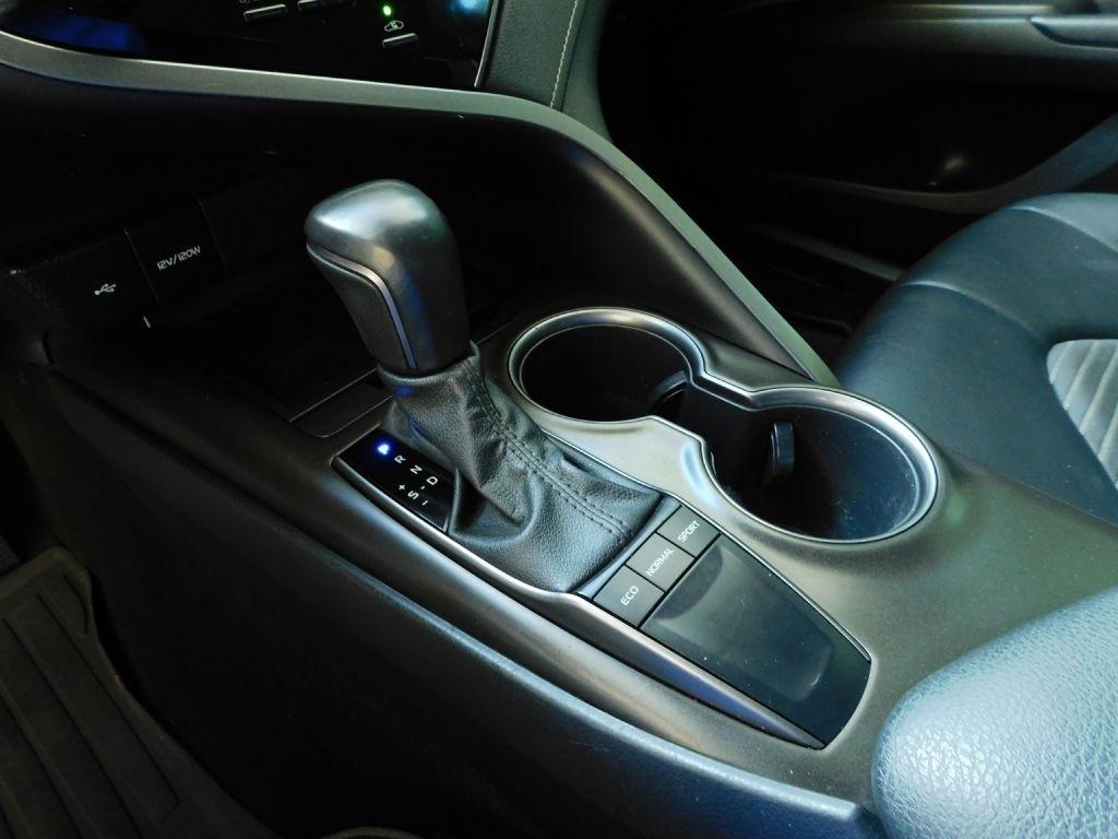 Toyota Camry SE 2023