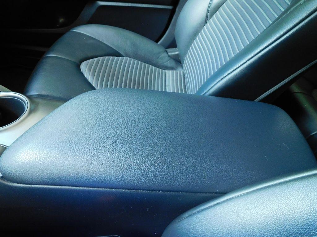 Toyota Camry SE 2023