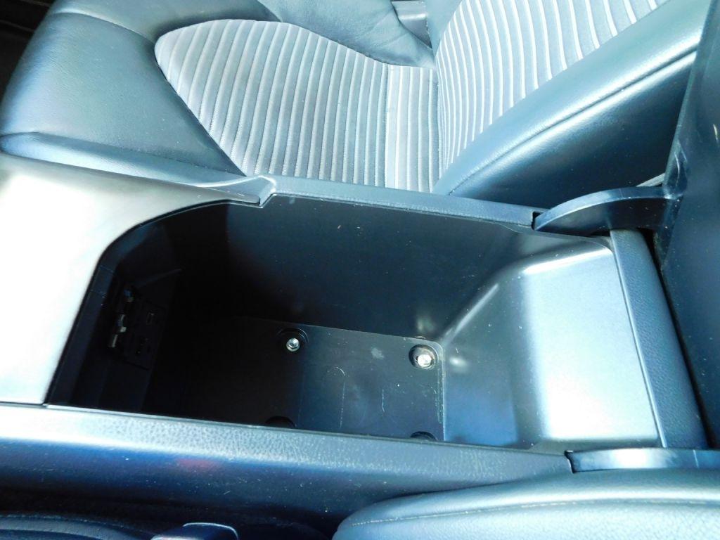 Toyota Camry SE 2023
