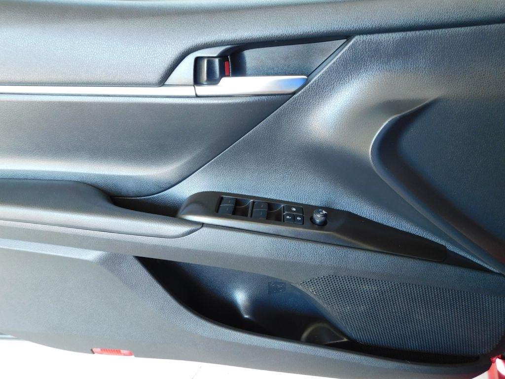 Toyota Camry SE 2023