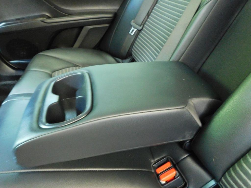 Toyota Camry SE 2023