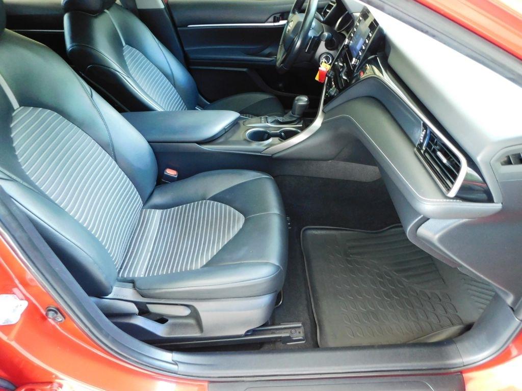 Toyota Camry SE 2023
