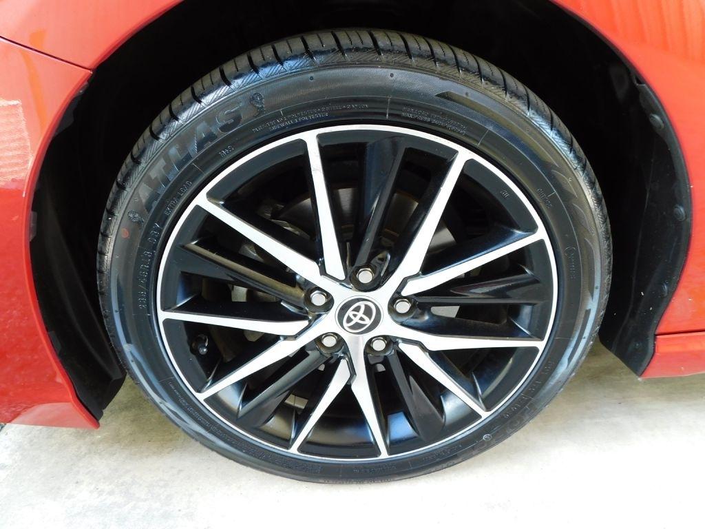 Toyota Camry SE 2023