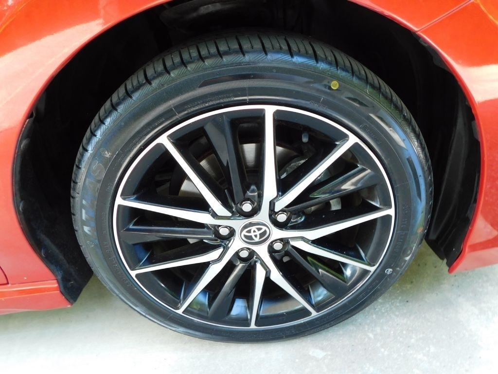 Toyota Camry SE 2023