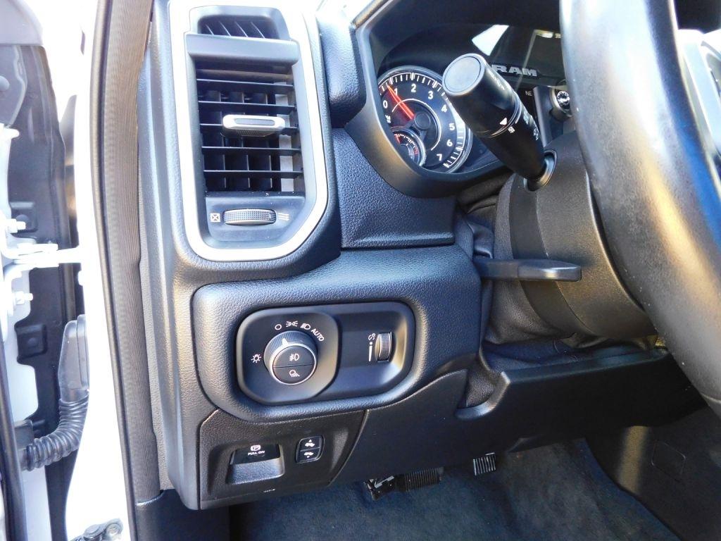 RAM 1500 Big Horn Crew Cab SWB 2WD 2022
