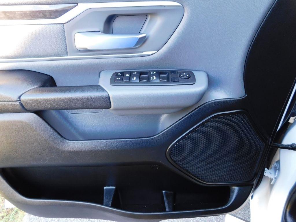 RAM 1500 Big Horn Crew Cab SWB 2WD 2022