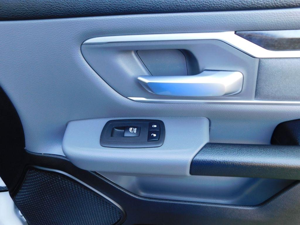 RAM 1500 Big Horn Crew Cab SWB 2WD 2022