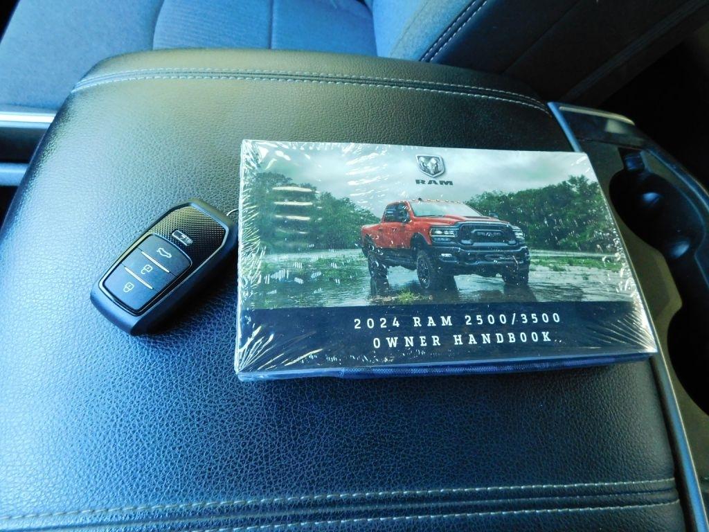 RAM 2500 Tradesman Crew Cab SWB 4WD 2024