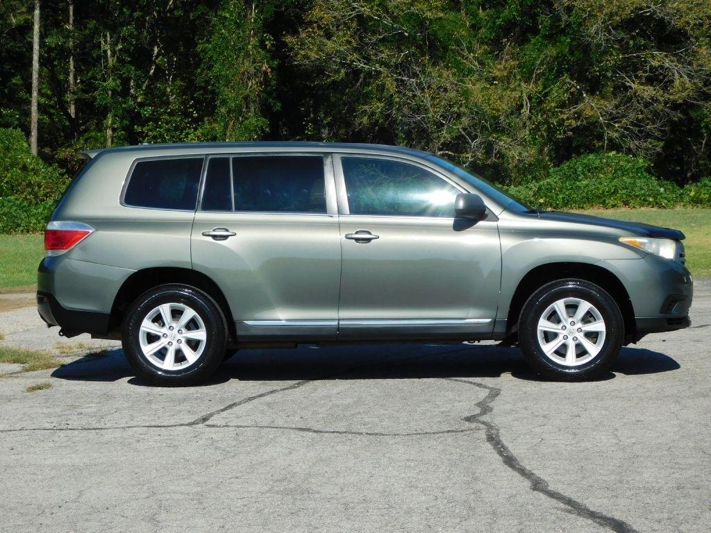 Toyota Highlander Base 2WD I4 2012