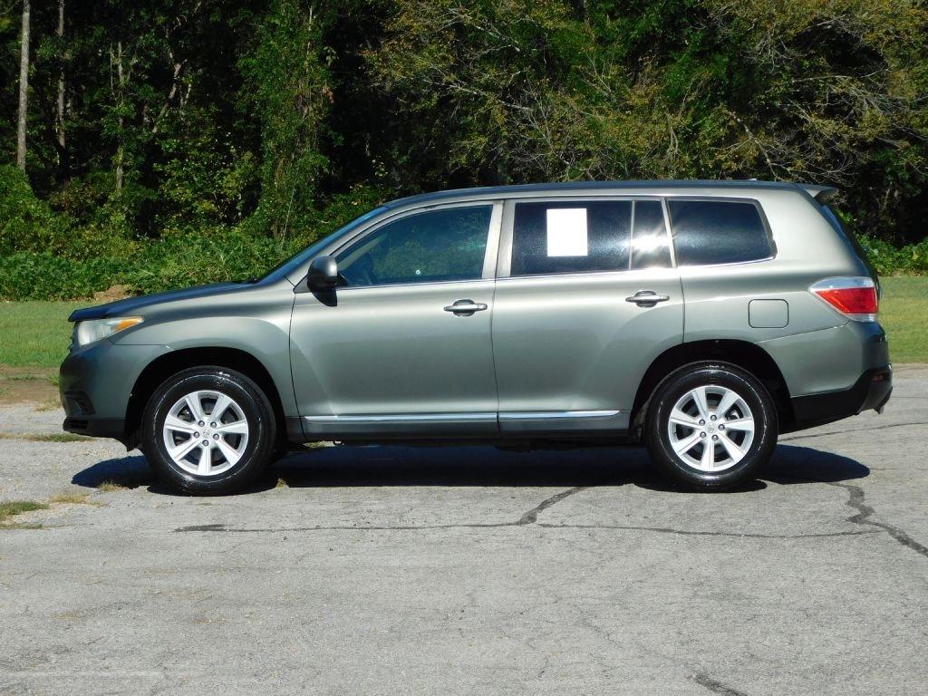 Toyota Highlander Base 2WD I4 2012