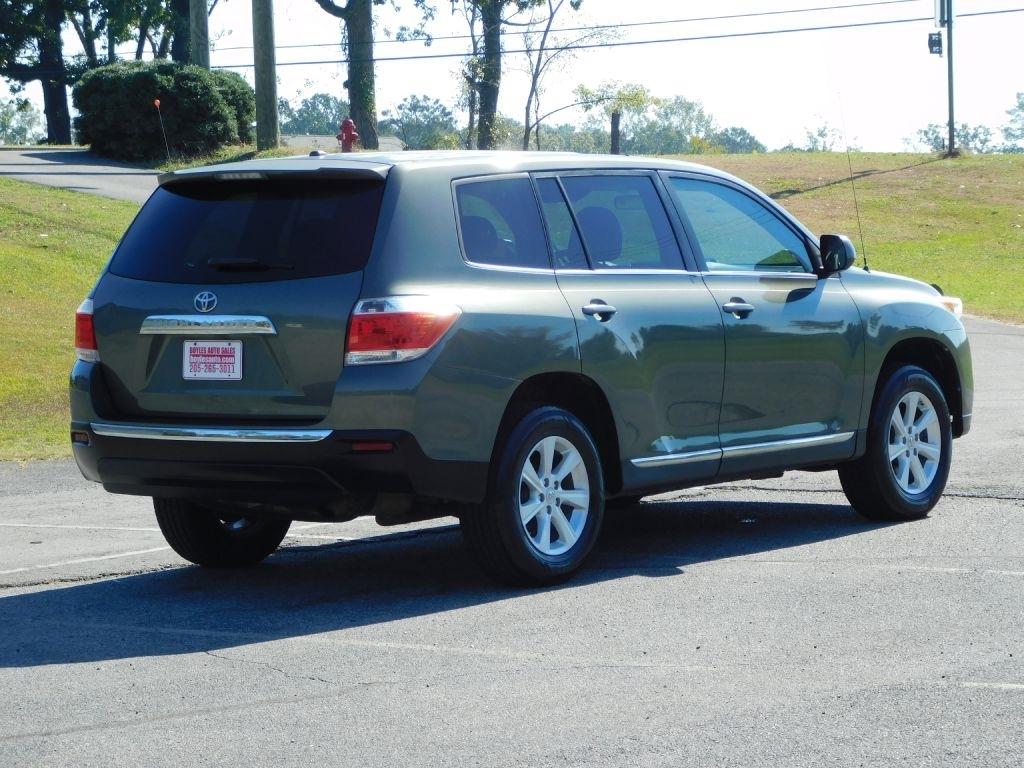 Toyota Highlander Base 2WD I4 2012