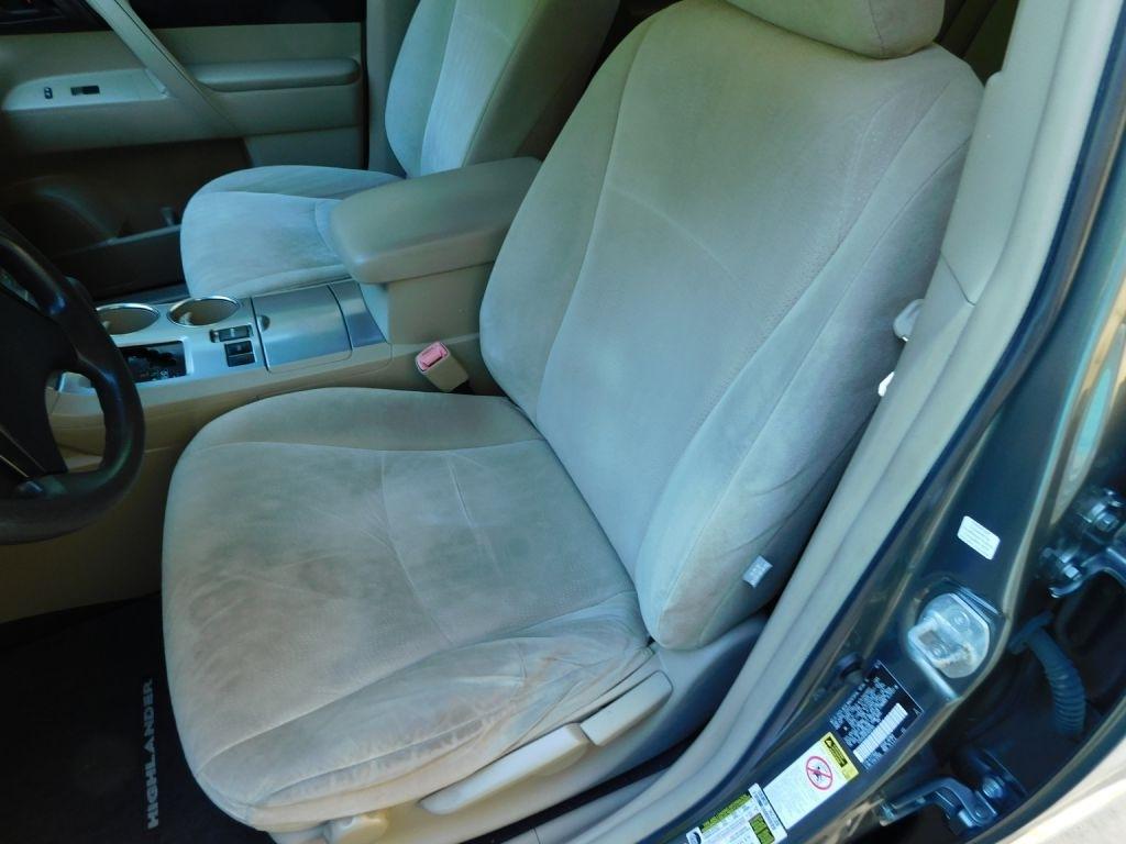 Toyota Highlander Base 2WD I4 2012