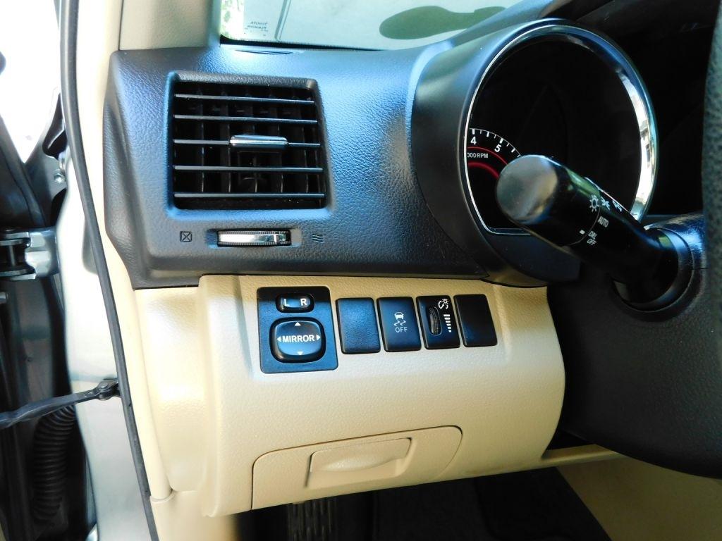 Toyota Highlander Base 2WD I4 2012