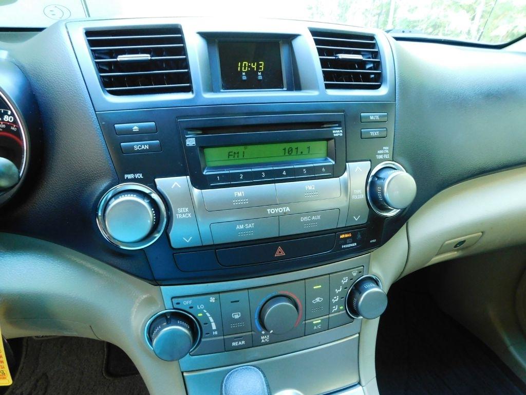 Toyota Highlander Base 2WD I4 2012