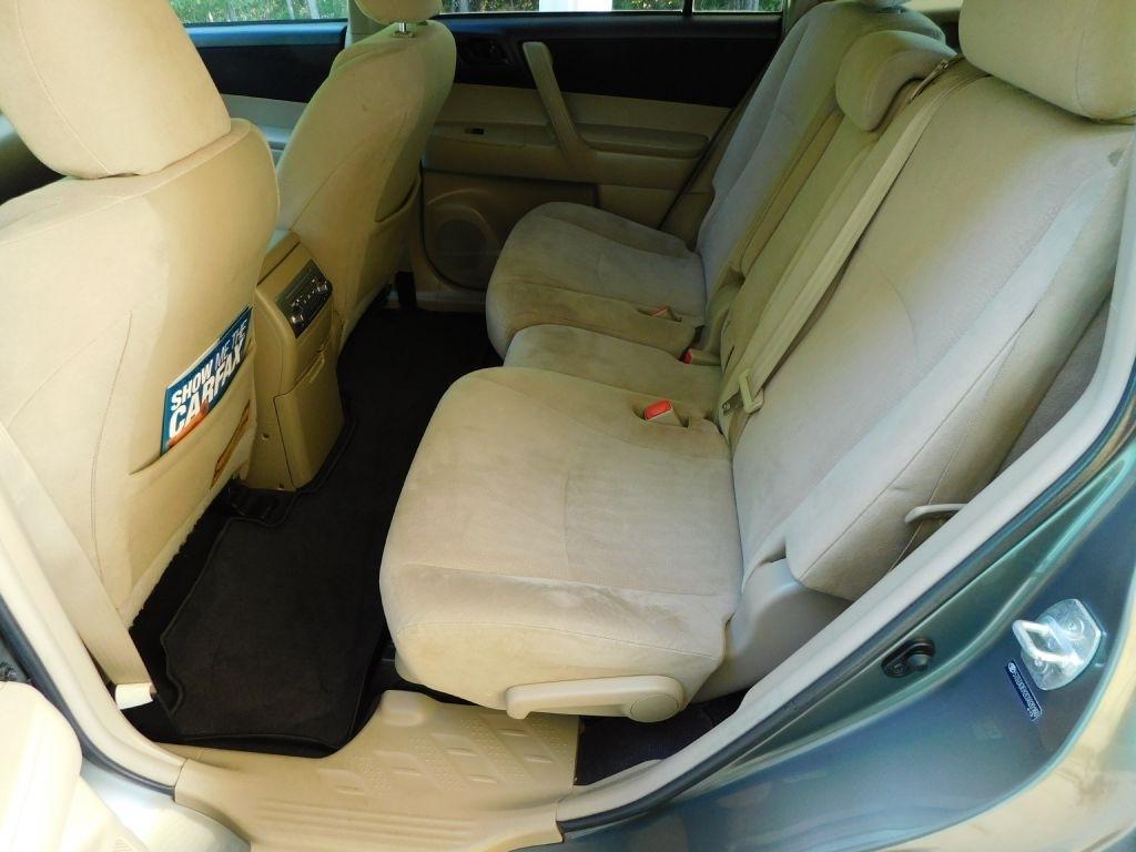 Toyota Highlander Base 2WD I4 2012