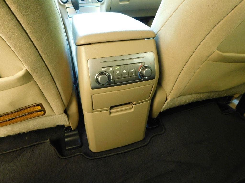 Toyota Highlander Base 2WD I4 2012