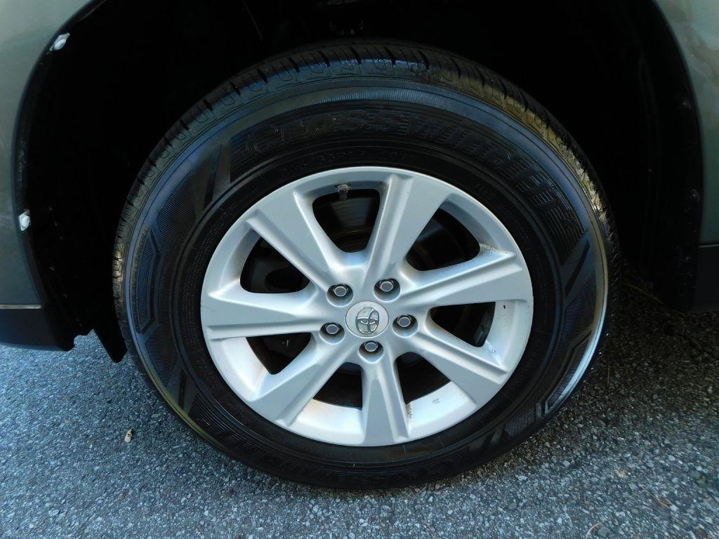 Toyota Highlander Base 2WD I4 2012
