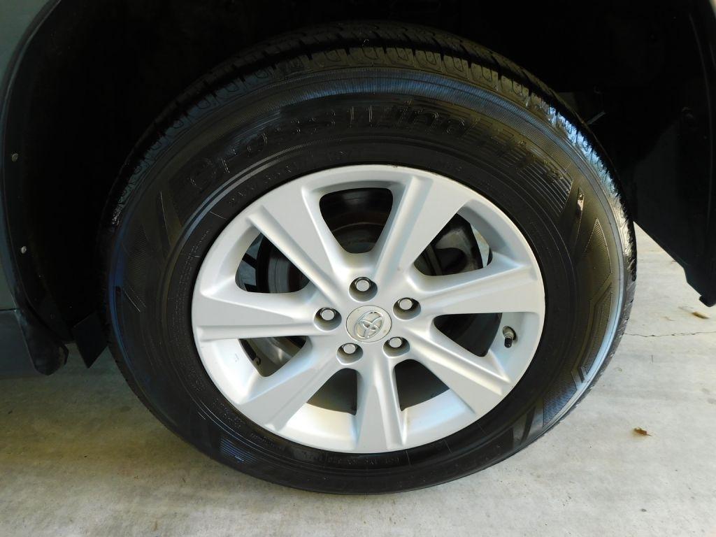 Toyota Highlander Base 2WD I4 2012