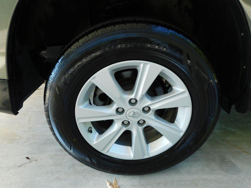Toyota Highlander Base 2WD I4 2012