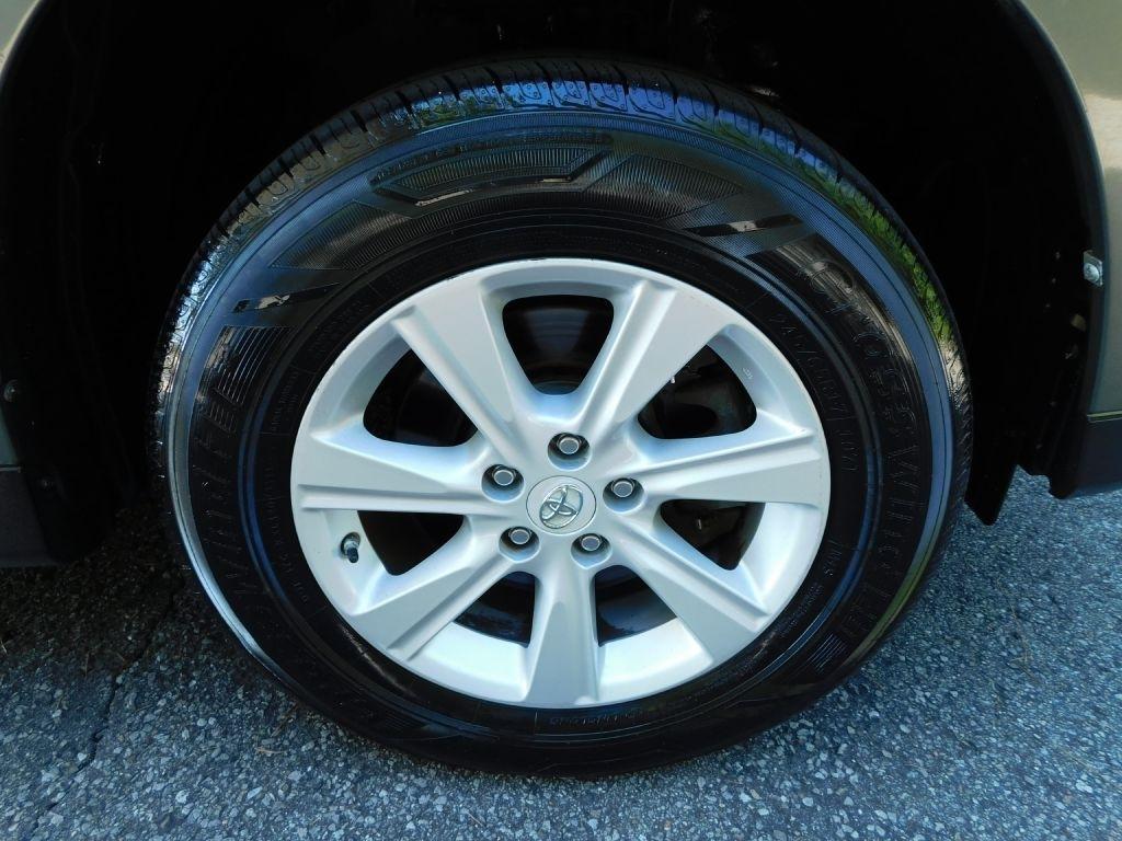 Toyota Highlander Base 2WD I4 2012