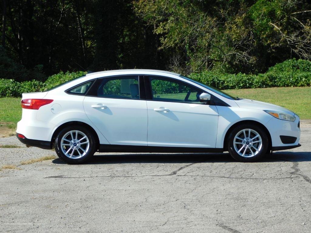 Ford Focus SE Sedan 2016