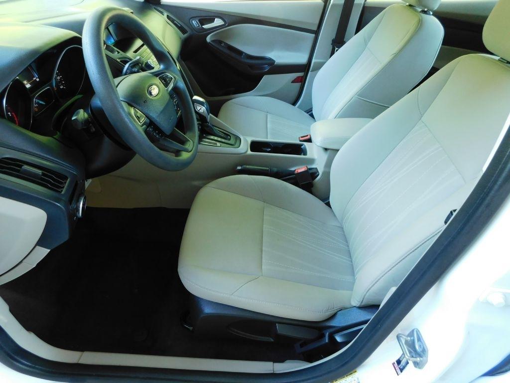 Ford Focus SE Sedan 2016