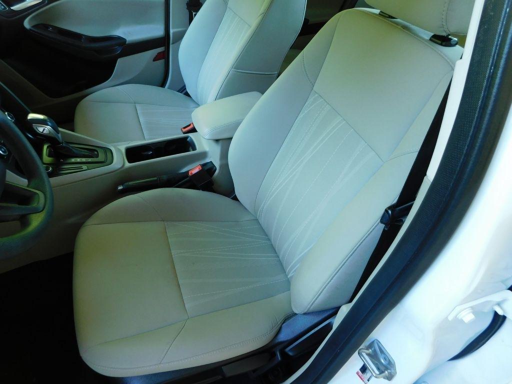 Ford Focus SE Sedan 2016
