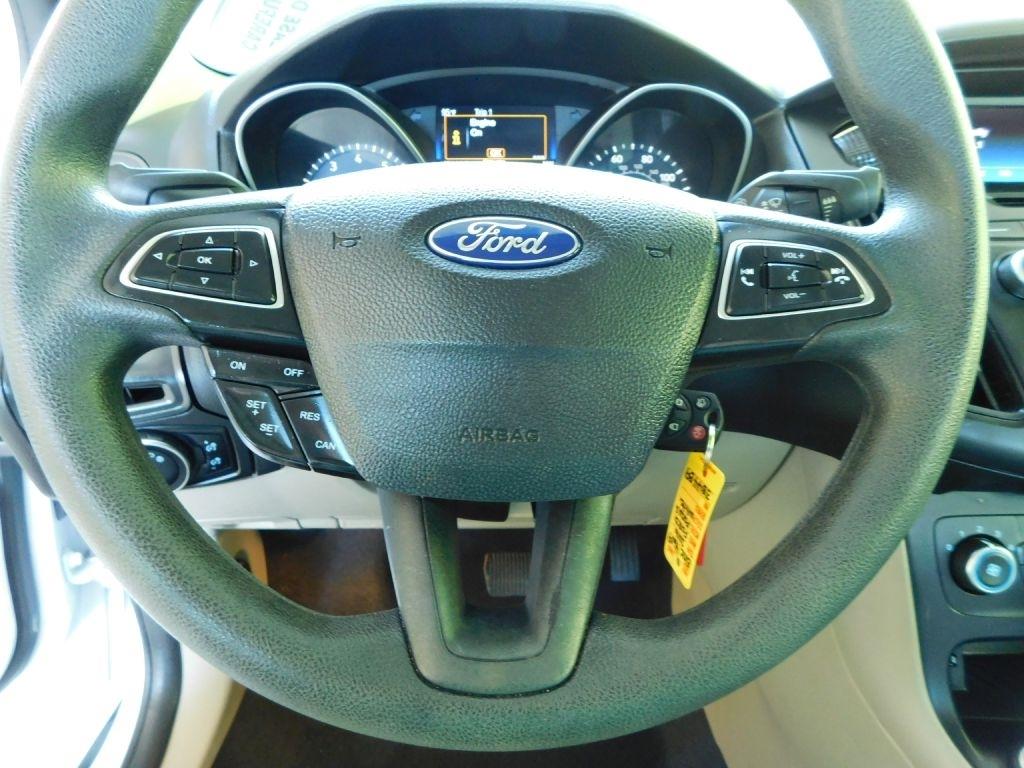 Ford Focus SE Sedan 2016