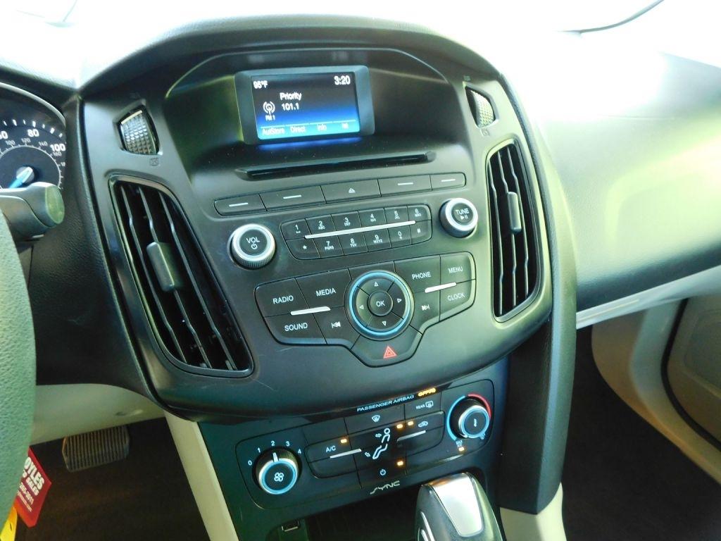 Ford Focus SE Sedan 2016