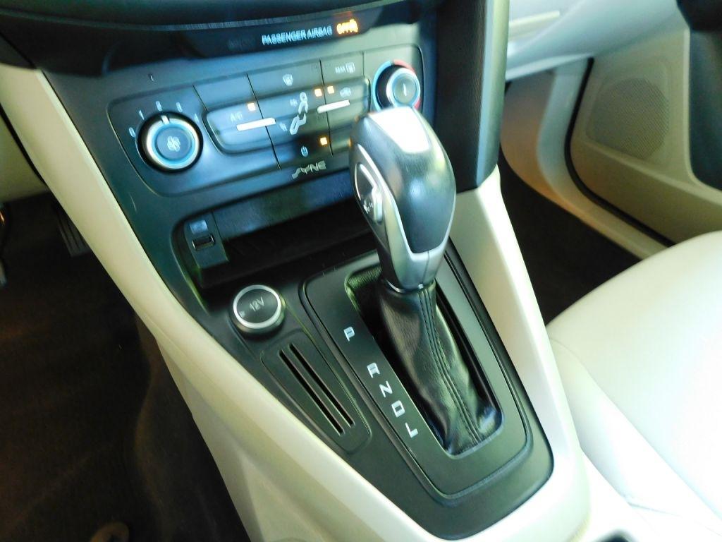 Ford Focus SE Sedan 2016