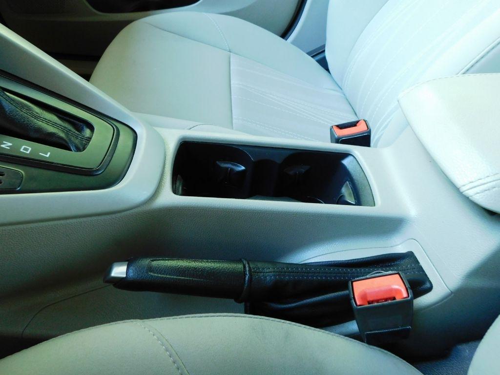 Ford Focus SE Sedan 2016