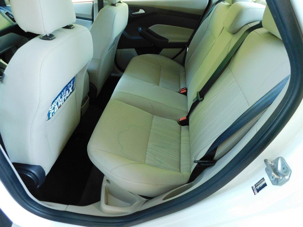 Ford Focus SE Sedan 2016