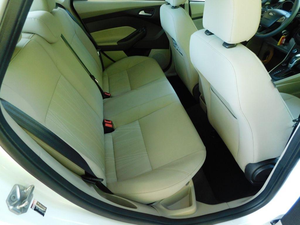 Ford Focus SE Sedan 2016