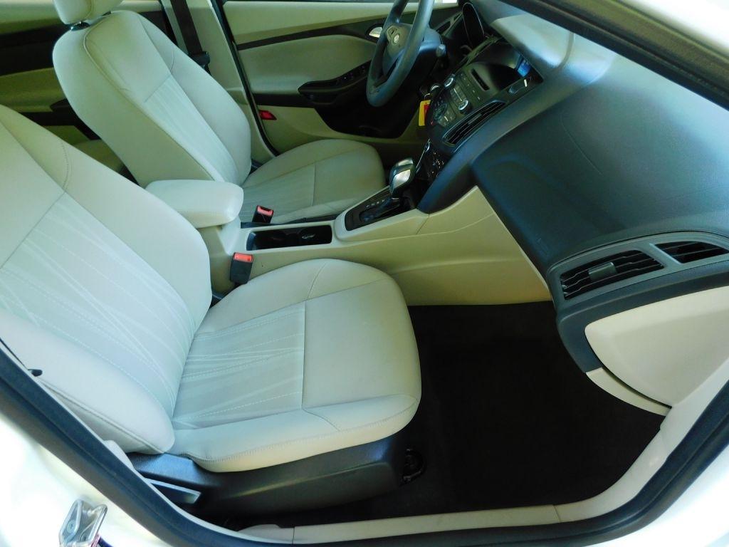 Ford Focus SE Sedan 2016