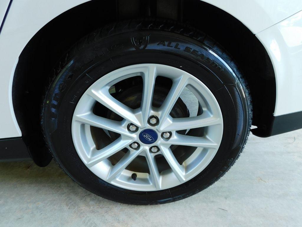 Ford Focus SE Sedan 2016