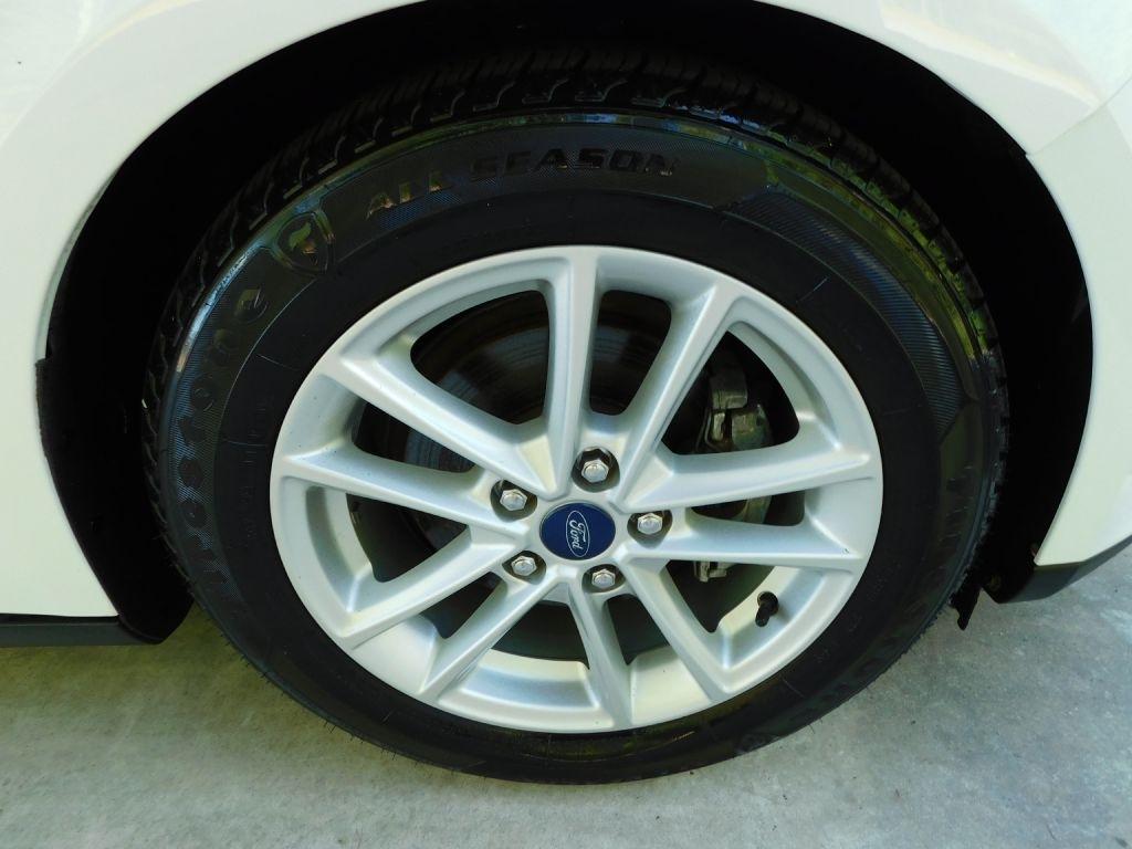 Ford Focus SE Sedan 2016