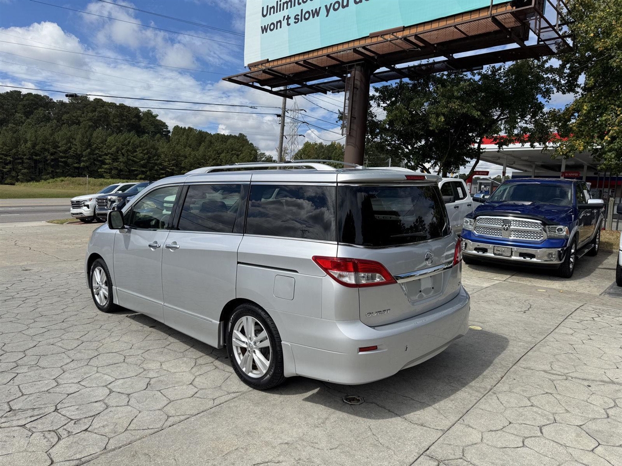 2013 Nissan Quest SL photo 3