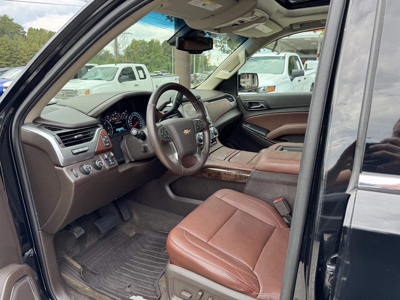 2017 Chevrolet Tahoe Premier photo 2