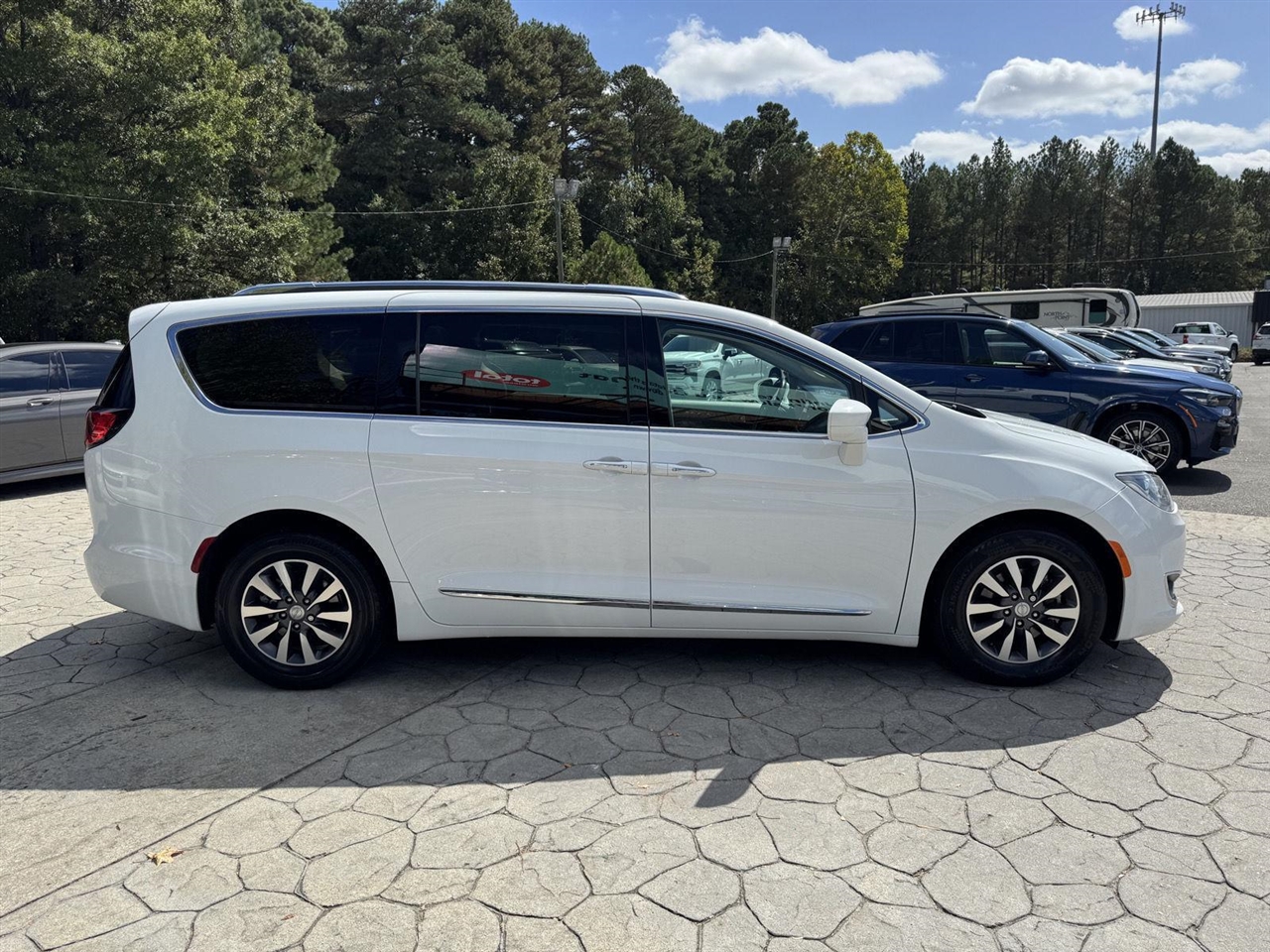 2020 Chrysler Pacifica Touring Plus photo 19
