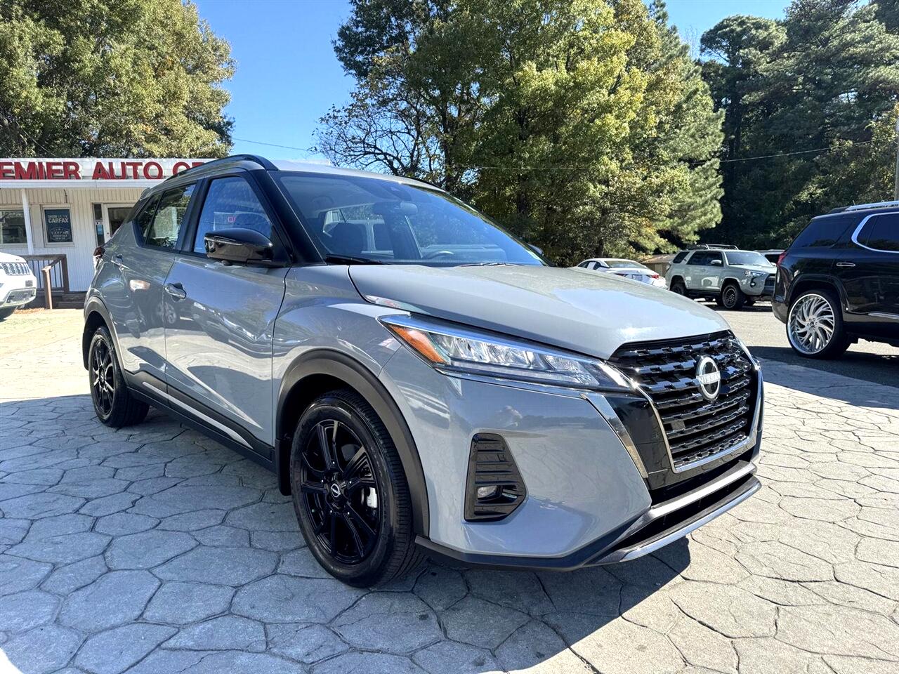 2023 Nissan Kicks SR