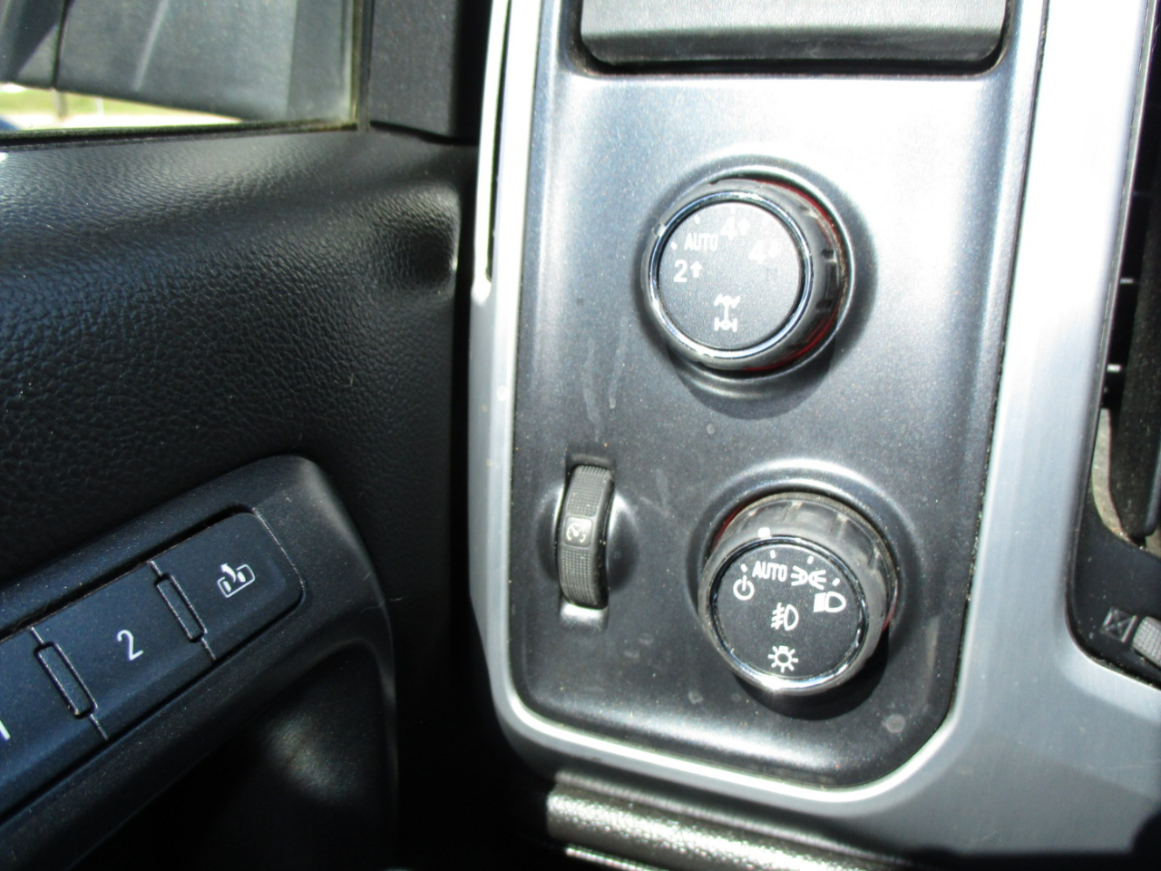 GMC Sierra 1500 4WD Crew Cab 143.5" SLT 2014 GMC Sierra 1500 4WD Crew Cab 143.5" SLT 2014