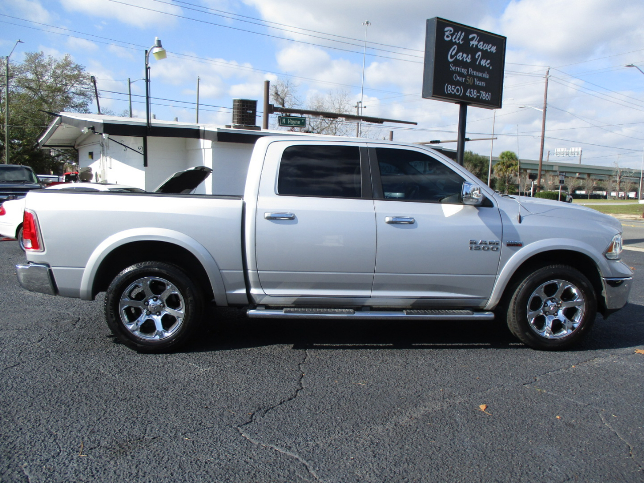 RAM 1500 Laramie 4x4 Crew Cab 5'7" Box 2017
