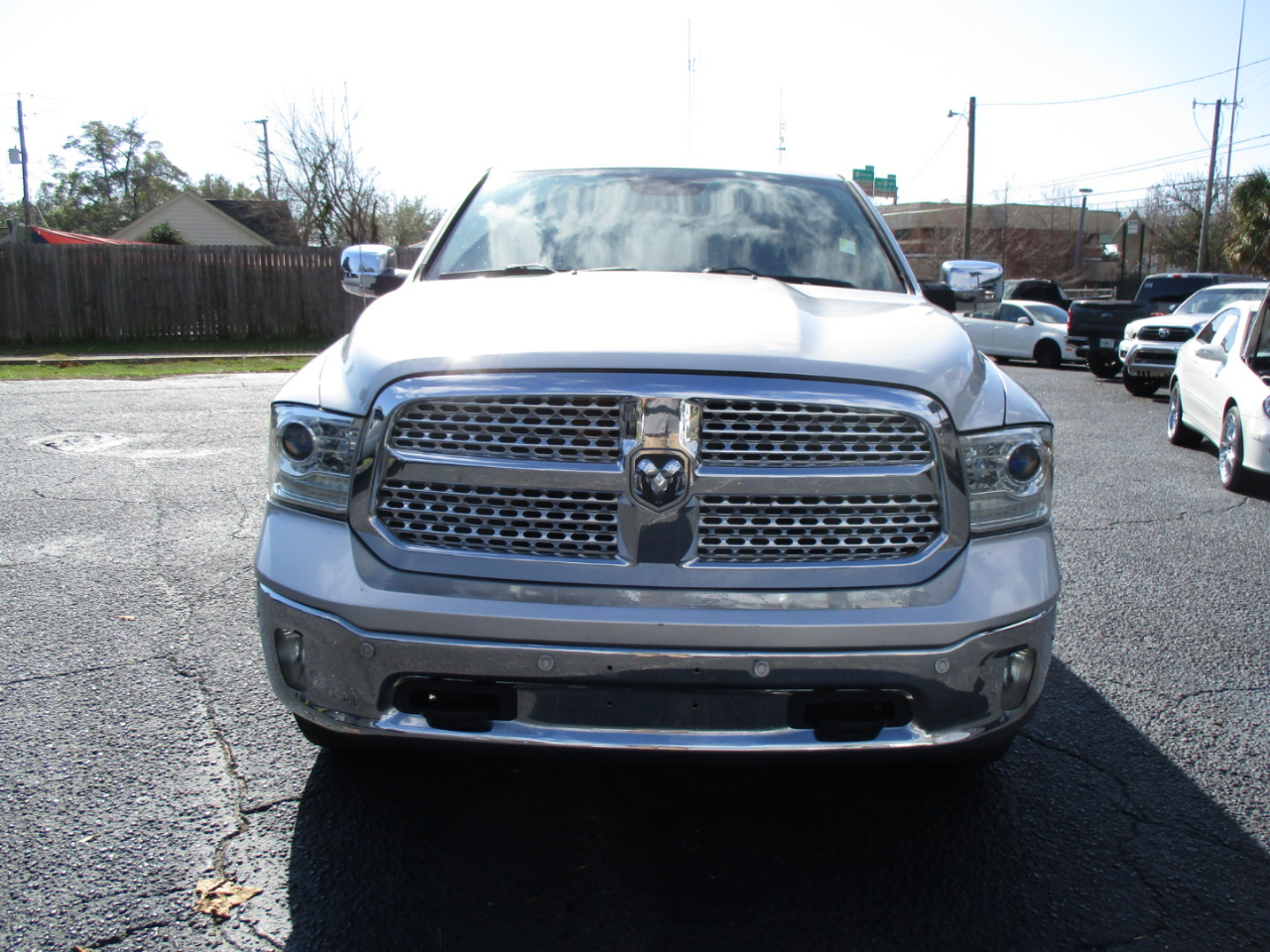 RAM 1500 Laramie 4x4 Crew Cab 5'7" Box 2017