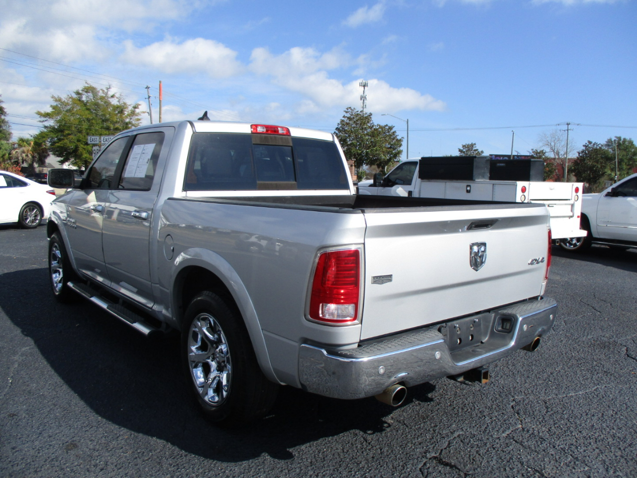 RAM 1500 Laramie 4x4 Crew Cab 5'7" Box 2017